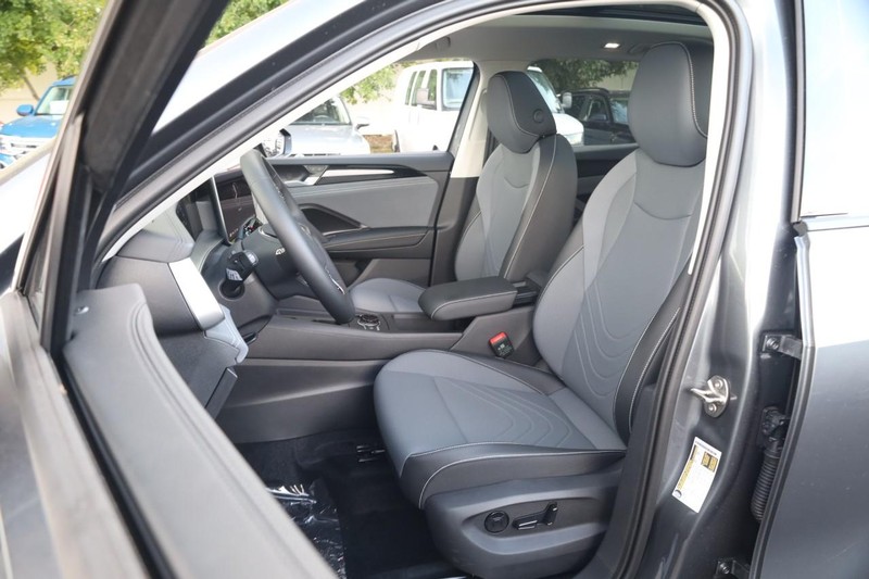 Volkswagen Tiguan Vehicle Image 08