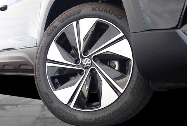 Volkswagen Taos Vehicle Image 03