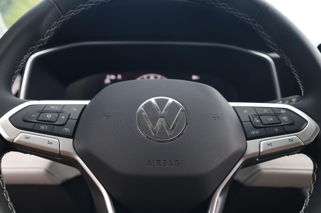 Volkswagen Taos Vehicle Image 09