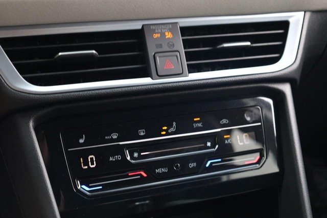 Volkswagen Taos Vehicle Image 13