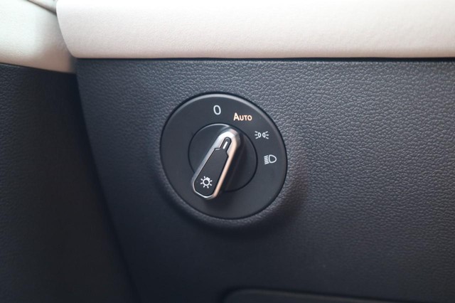 Volkswagen Taos Vehicle Image 18