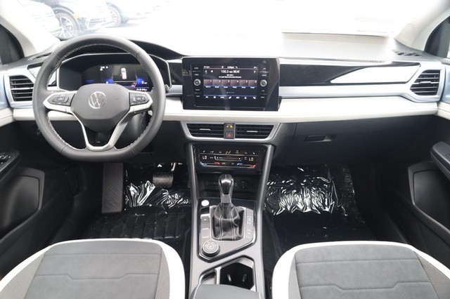 Volkswagen Taos Vehicle Image 22