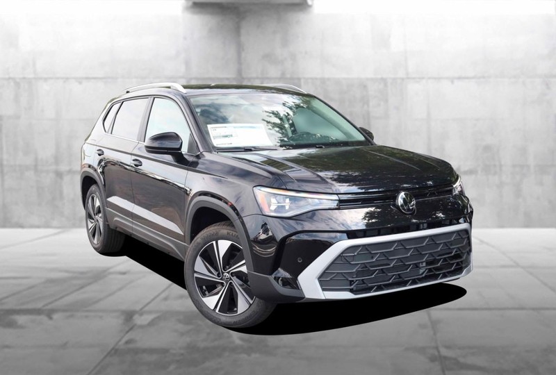 Volkswagen Taos Vehicle Image 02