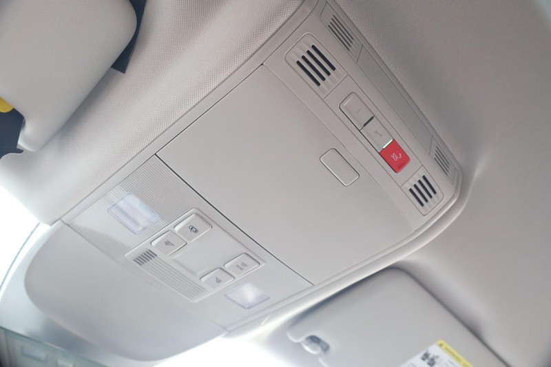Volkswagen Taos Vehicle Image 16