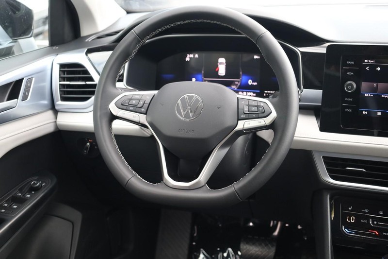 Volkswagen Taos Vehicle Image 23