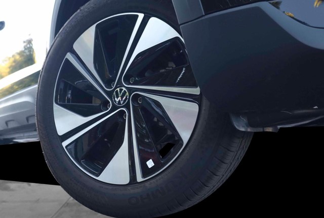 Volkswagen Taos Vehicle Image 03