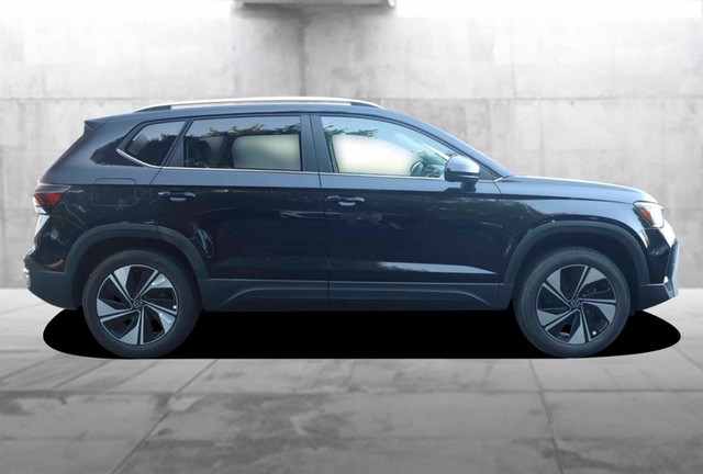 Volkswagen Taos Vehicle Image 05