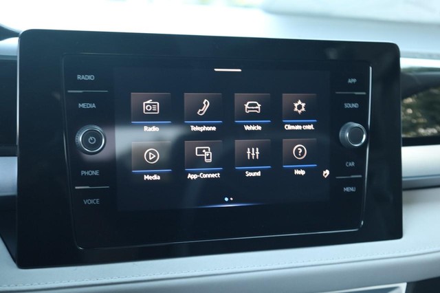 Volkswagen Taos Vehicle Image 11