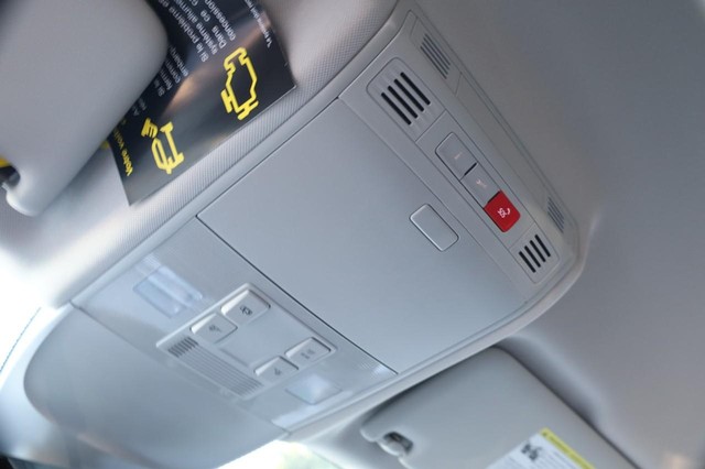 Volkswagen Taos Vehicle Image 16