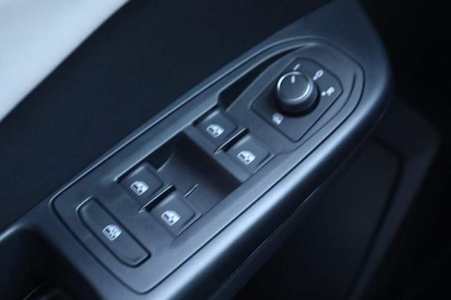 Volkswagen Taos Vehicle Image 17