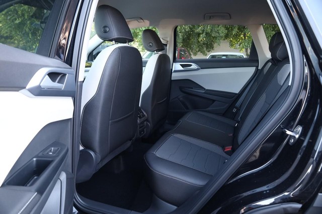 Volkswagen Taos Vehicle Image 20