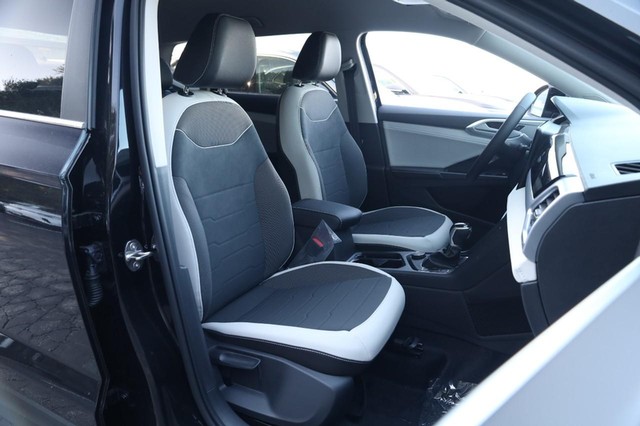 Volkswagen Taos Vehicle Image 24