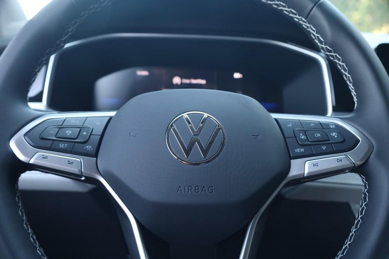 Volkswagen Taos Vehicle Image 09