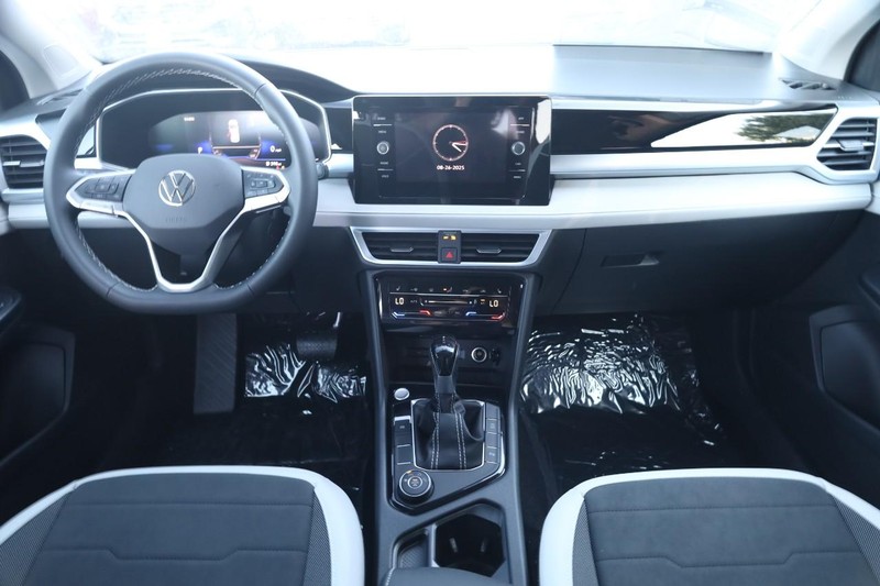Volkswagen Taos Vehicle Image 22