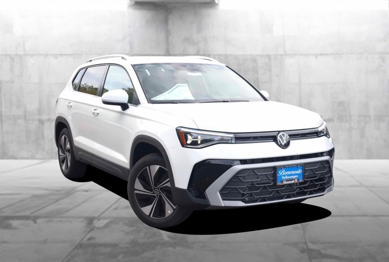 Volkswagen Taos Vehicle Image 02