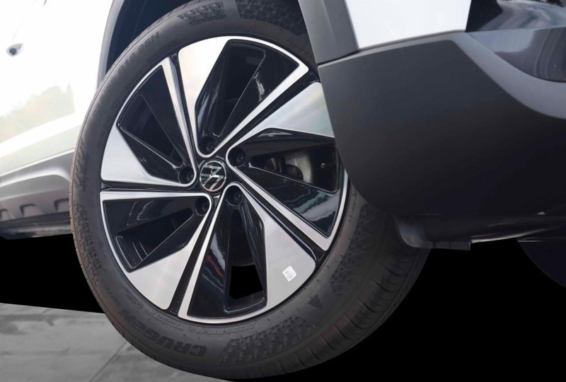 Volkswagen Taos Vehicle Image 03