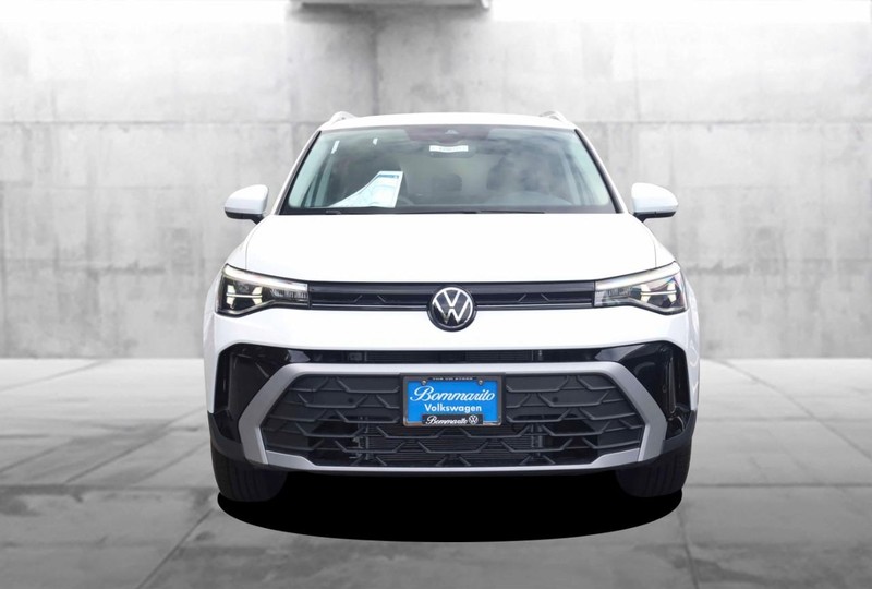 Volkswagen Taos Vehicle Image 04