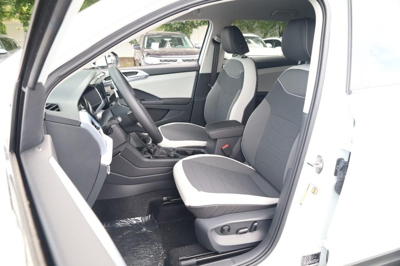 Volkswagen Taos Vehicle Image 08