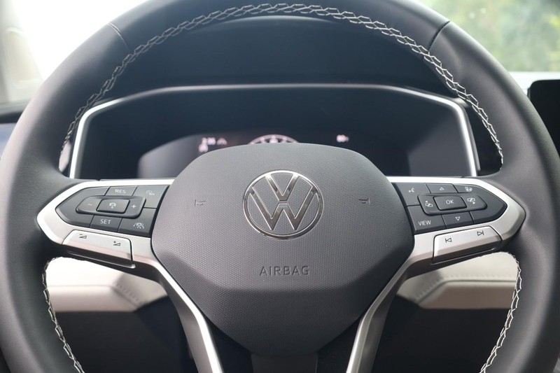 Volkswagen Taos Vehicle Image 09