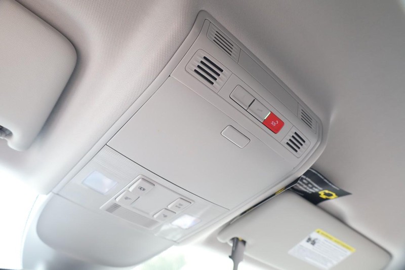 Volkswagen Taos Vehicle Image 16