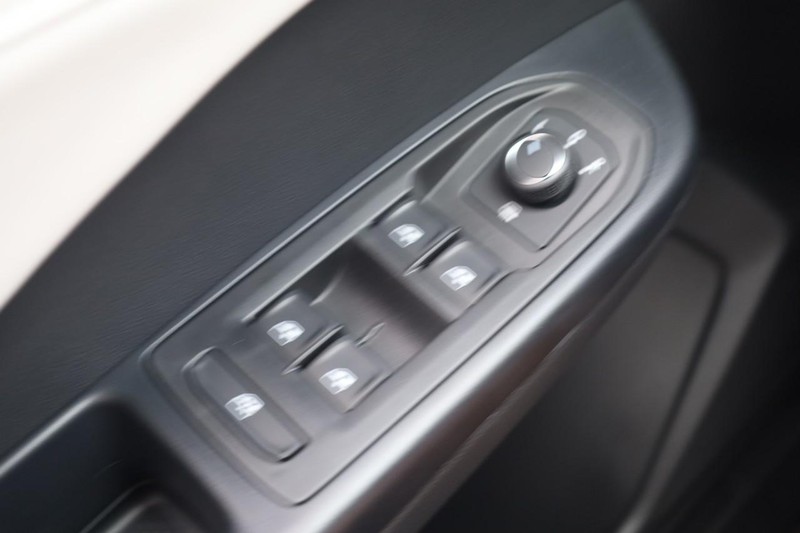 Volkswagen Taos Vehicle Image 17