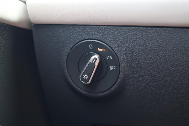 Volkswagen Taos Vehicle Image 18