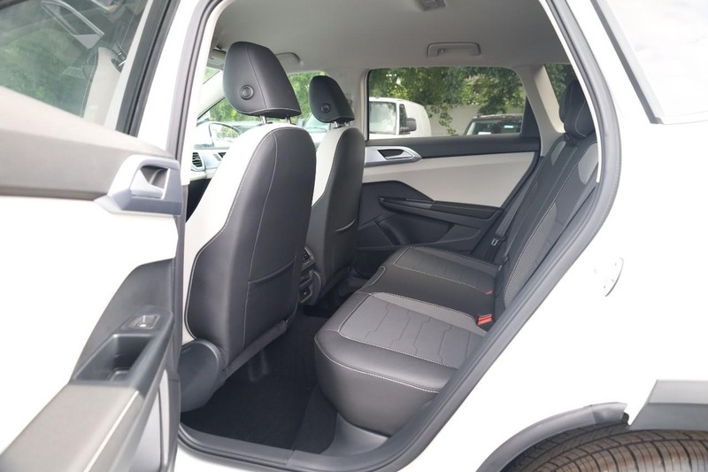 Volkswagen Taos Vehicle Image 20