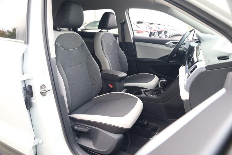 Volkswagen Taos Vehicle Image 24