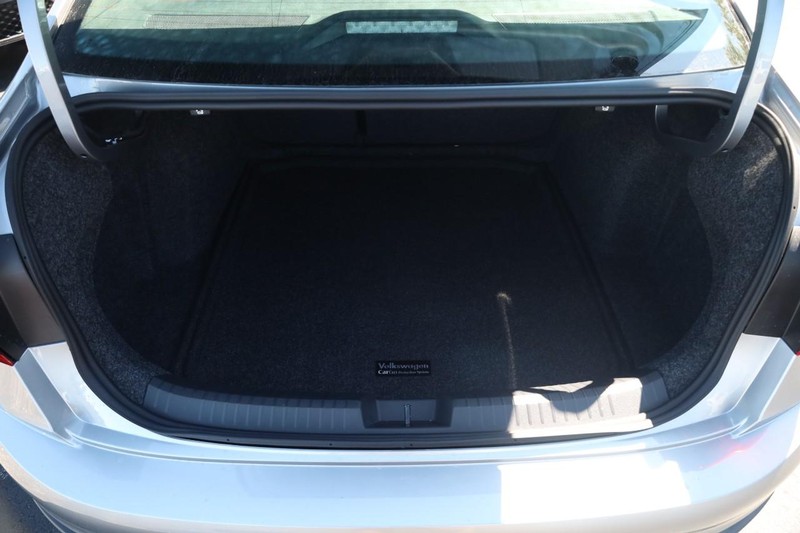 Volkswagen Jetta Vehicle Image 07