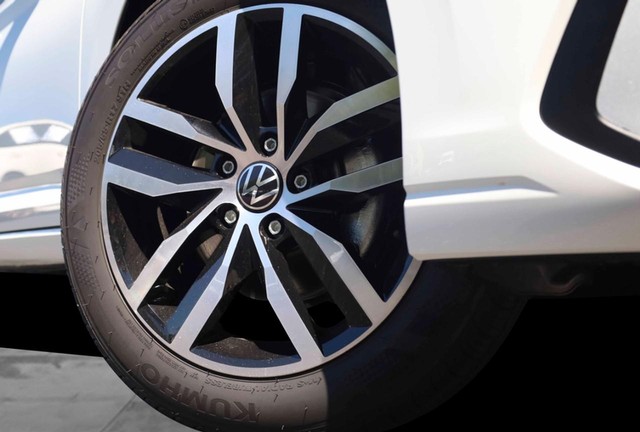 Volkswagen Jetta Vehicle Image 03