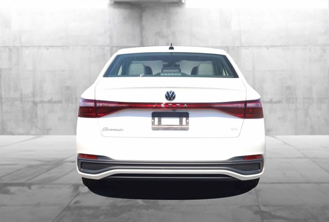 Volkswagen Jetta Vehicle Image 06