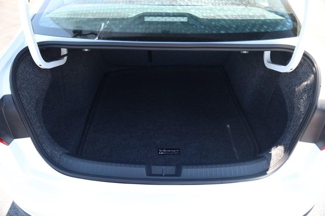 Volkswagen Jetta Vehicle Image 07