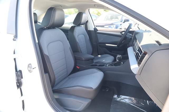 Volkswagen Jetta Vehicle Image 24