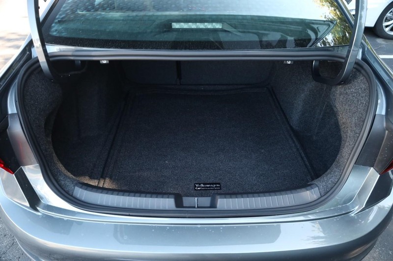 Volkswagen Jetta Vehicle Image 07