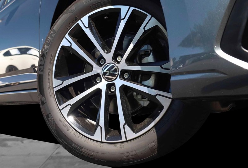 Volkswagen Jetta Vehicle Image 03