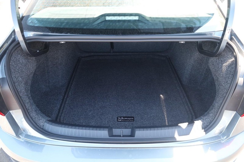 Volkswagen Jetta Vehicle Image 07