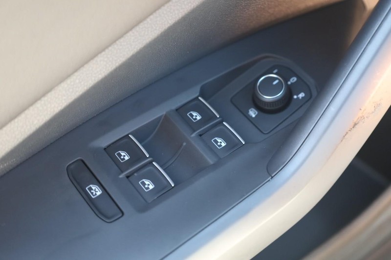 Volkswagen Jetta Vehicle Image 17