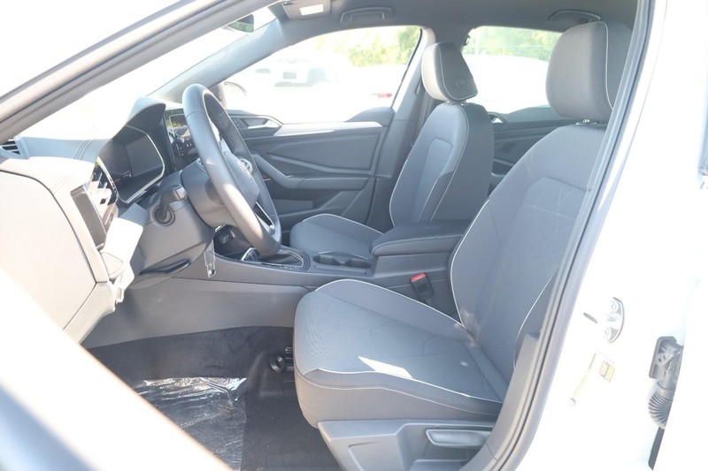 Volkswagen Jetta Vehicle Image 08