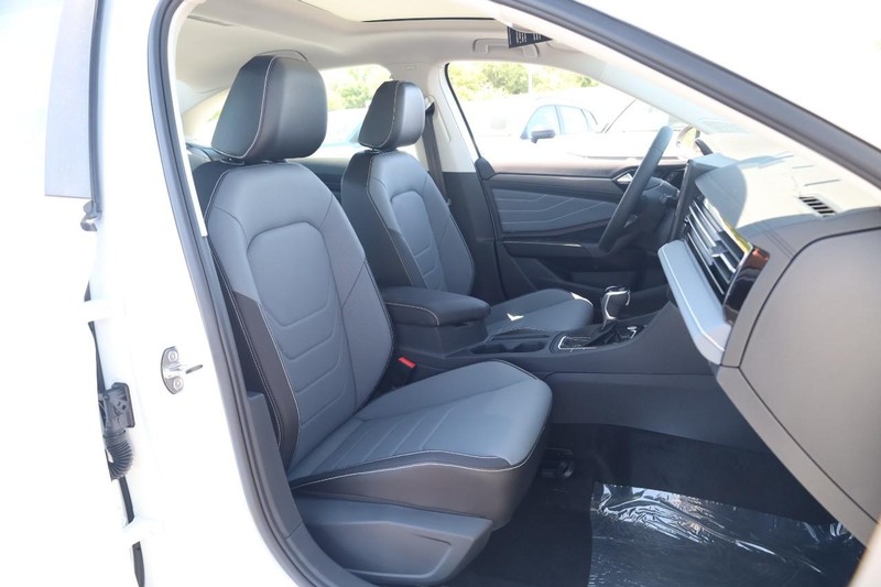 Volkswagen Jetta Vehicle Image 25