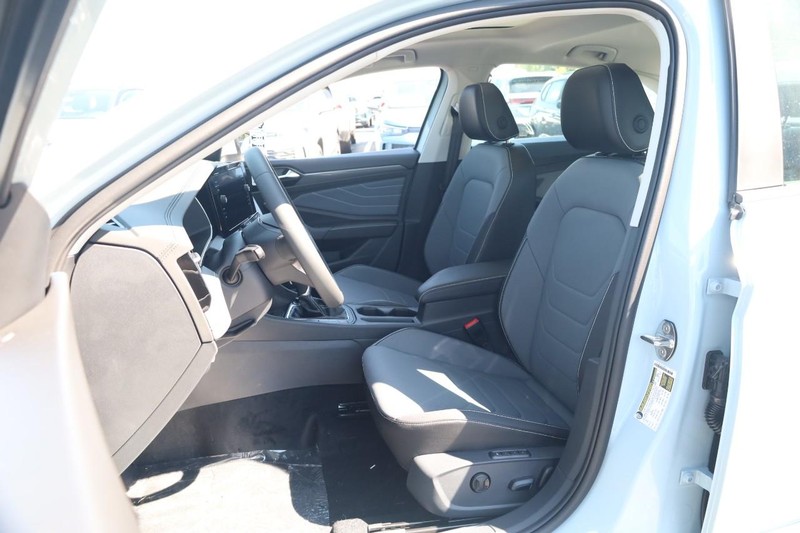 Volkswagen Jetta Vehicle Image 08