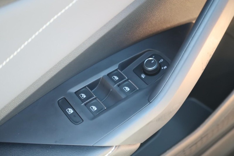 Volkswagen Jetta Vehicle Image 19