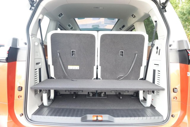 Volkswagen ID BUZZ Vehicle Image 07