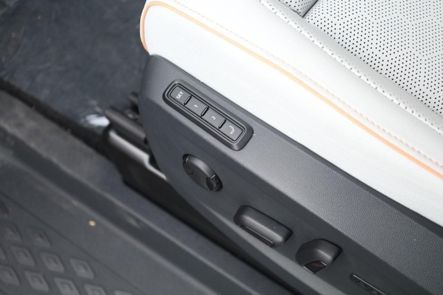 Volkswagen ID BUZZ Vehicle Image 13