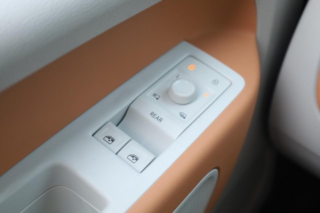 Volkswagen ID BUZZ Vehicle Image 20