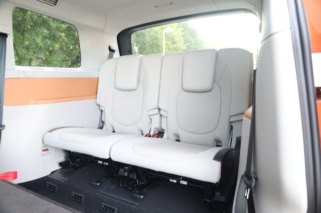 Volkswagen ID BUZZ Vehicle Image 25