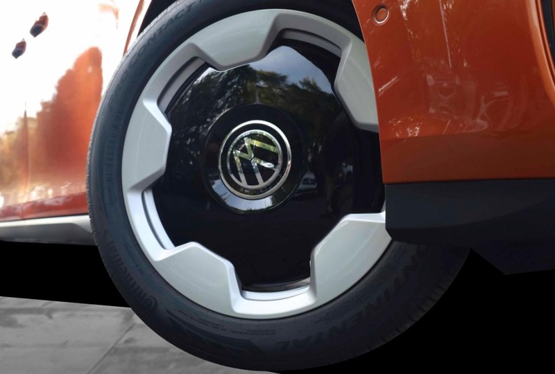 Volkswagen ID BUZZ Vehicle Image 03