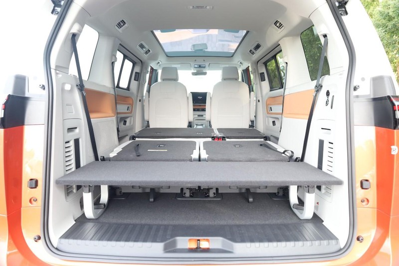 Volkswagen ID BUZZ Vehicle Image 09
