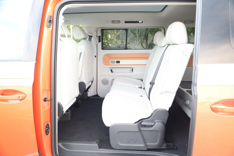 Volkswagen ID BUZZ Vehicle Image 22