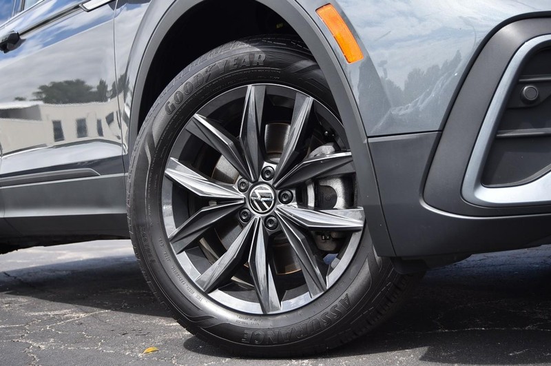 Volkswagen Tiguan Vehicle Image 03