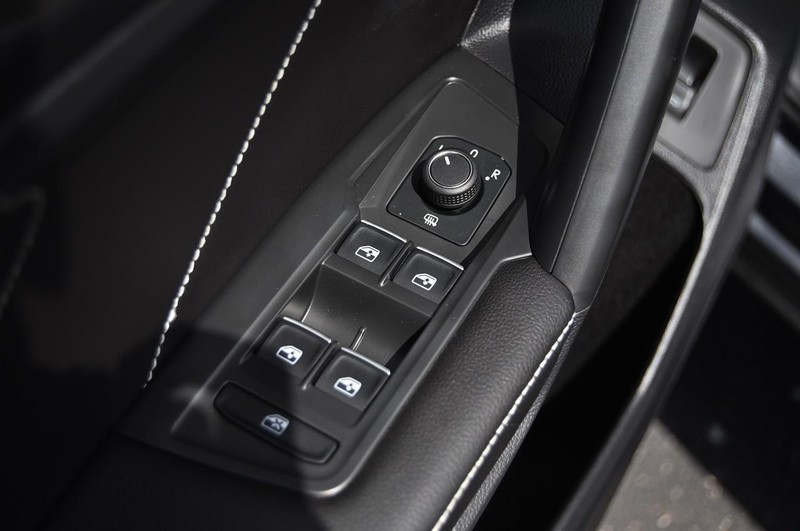 Volkswagen Tiguan Vehicle Image 08
